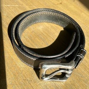 Unbranded Brown Genuine Leather Men’s Belt with Silver Buckle. Size 32.